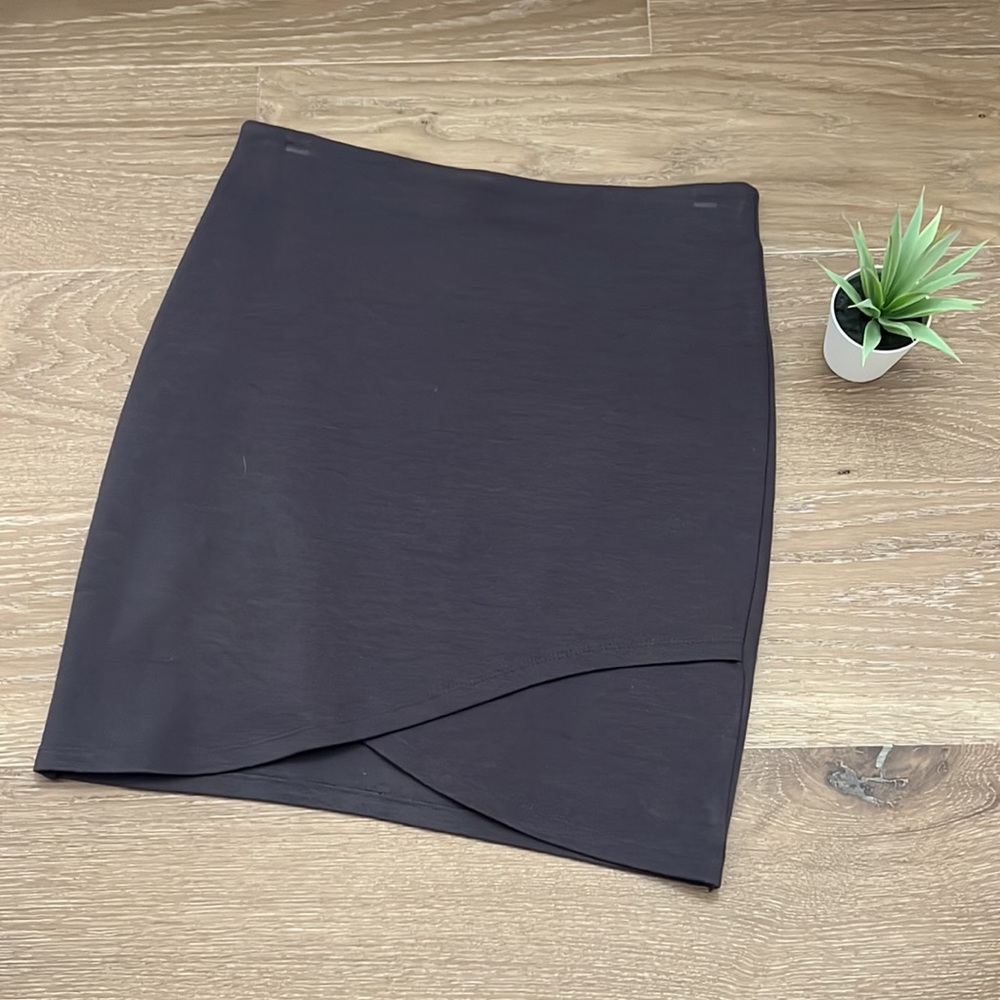 Aritzia Talula Primrose Skirt